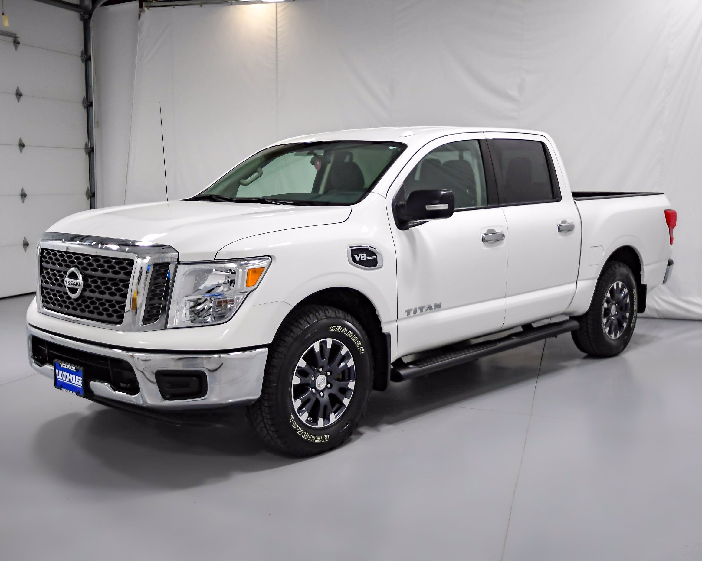 Pre-owned 2017 Nissan Titan Sv 4wd Crew Cab Pickup