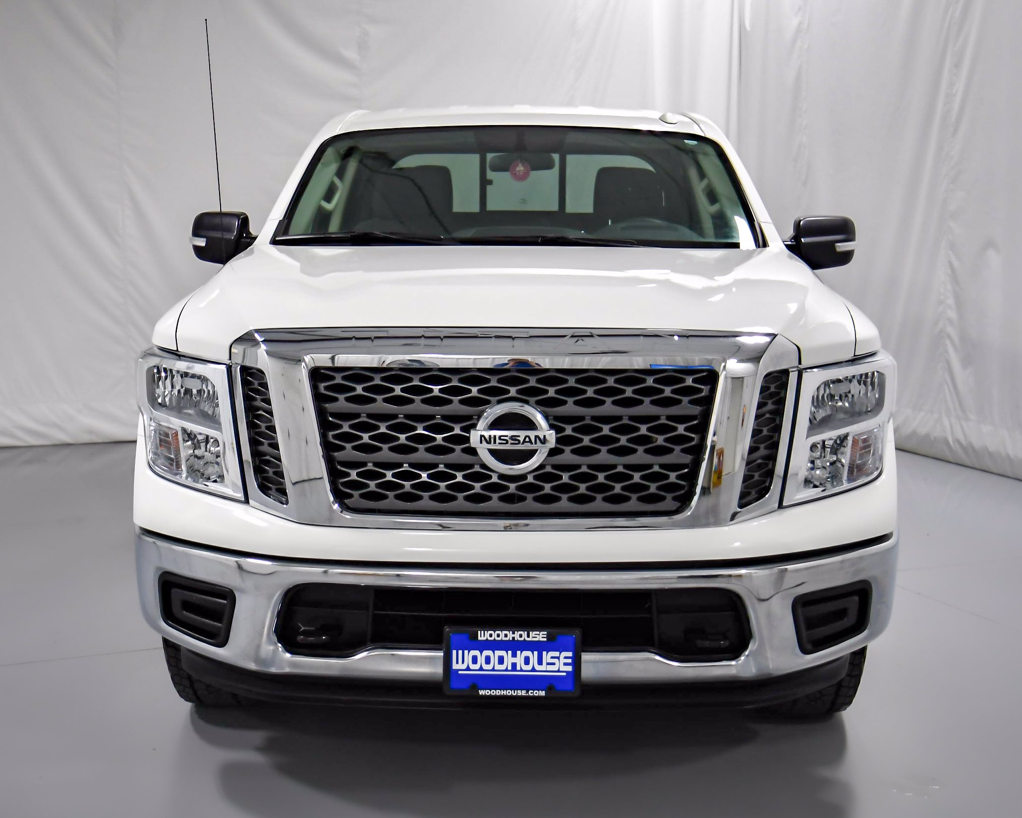 Pre-Owned 2017 Nissan Titan SV 4WD Crew Cab Pickup