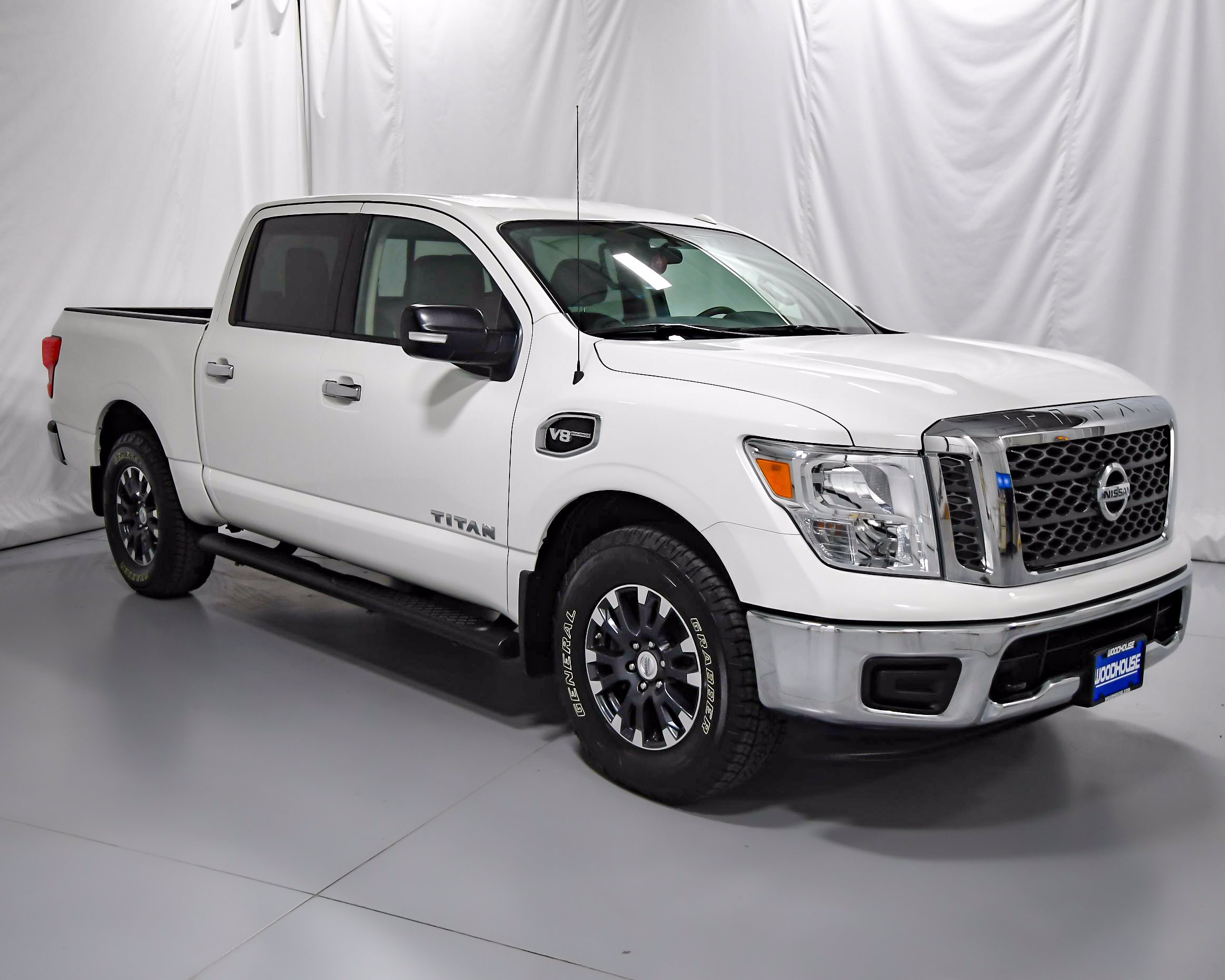 Pre-Owned 2017 Nissan Titan SV 4WD Crew Cab Pickup